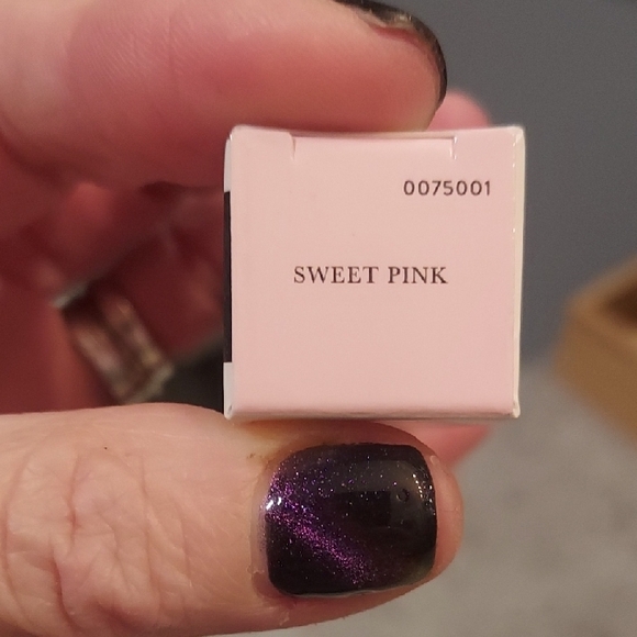 Laura Geller Fine Shine Glossy Lip Oil - Soft Pink - Picture 2 of 5